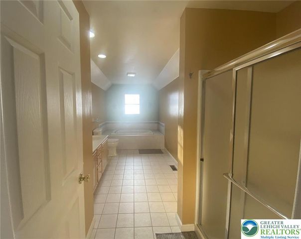 3104 Peacock Drive, Bethlehem City, PA 18020
