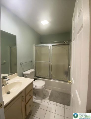 3104 Peacock Drive, Bethlehem City, PA 18020