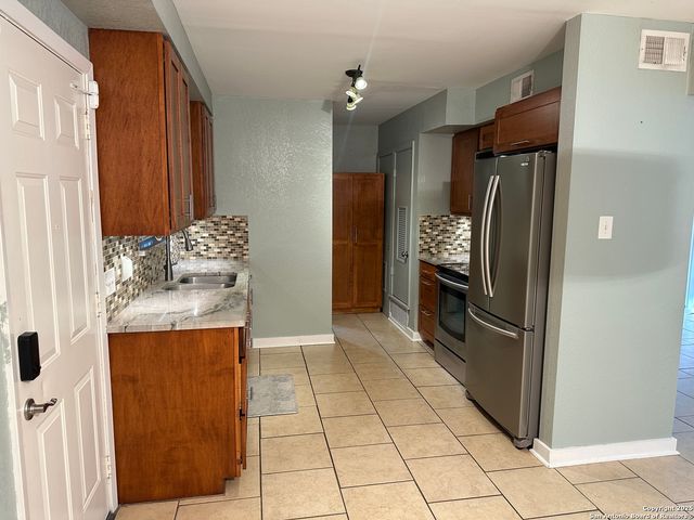 105 W Silver Sands Dr # 105A, San Antonio, TX 78216