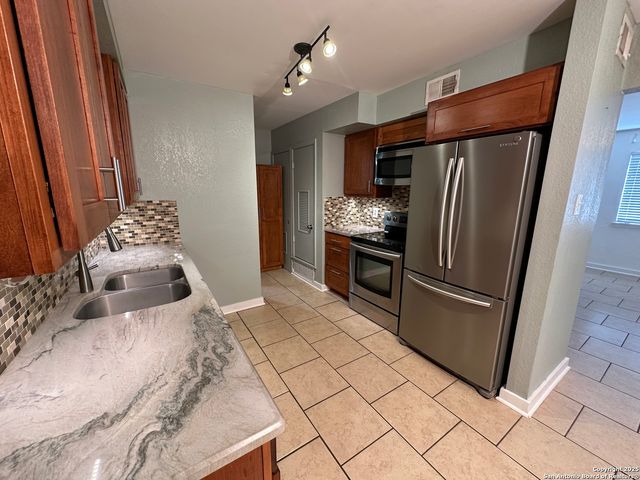 105 W Silver Sands Dr # 105A, San Antonio, TX 78216