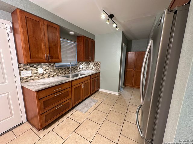 105 W Silver Sands Dr # 105A, San Antonio, TX 78216