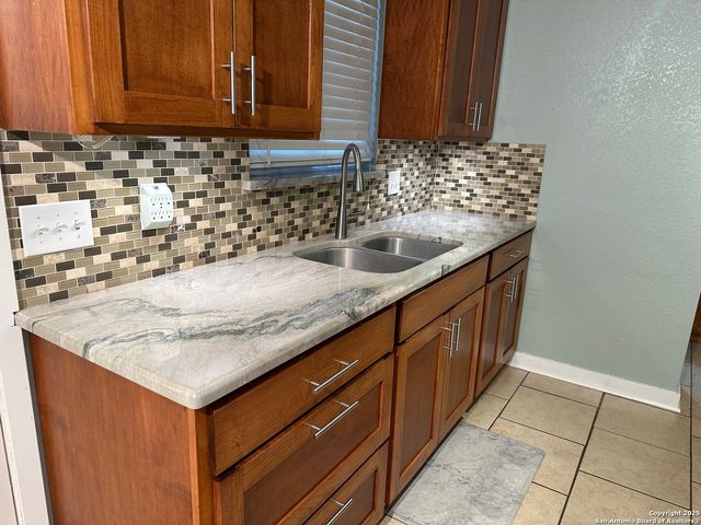 105 W Silver Sands Dr # 105A, San Antonio, TX 78216