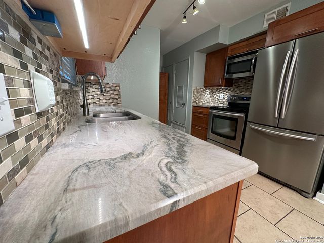 105 W Silver Sands Dr # 105A, San Antonio, TX 78216