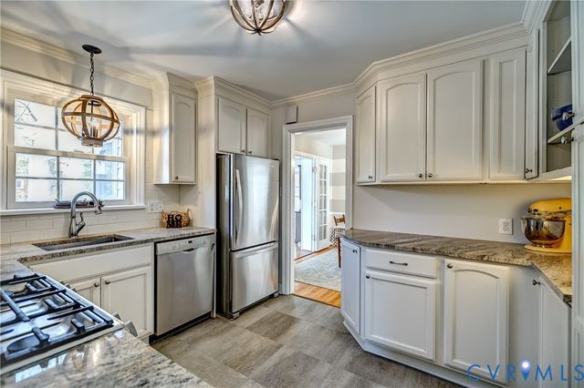 8510 Ridgeview Dr, Henrico, VA 23229