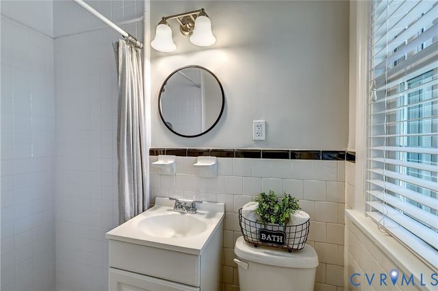 8510 Ridgeview Dr, Henrico, VA 23229