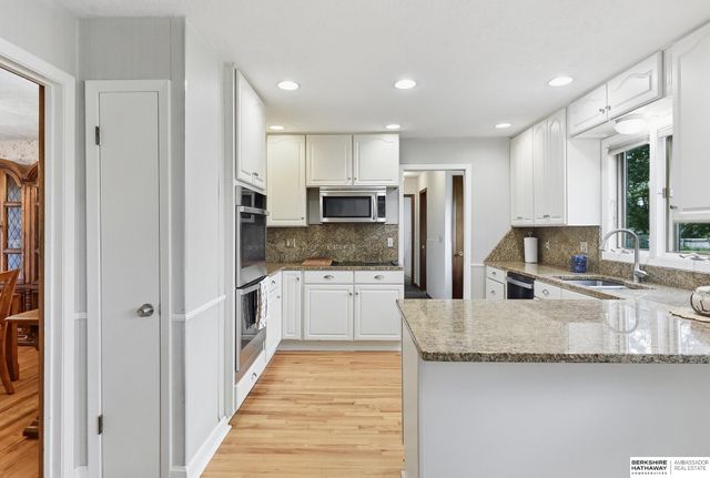 10930 Fowler Avenue, Omaha, NE 68164
