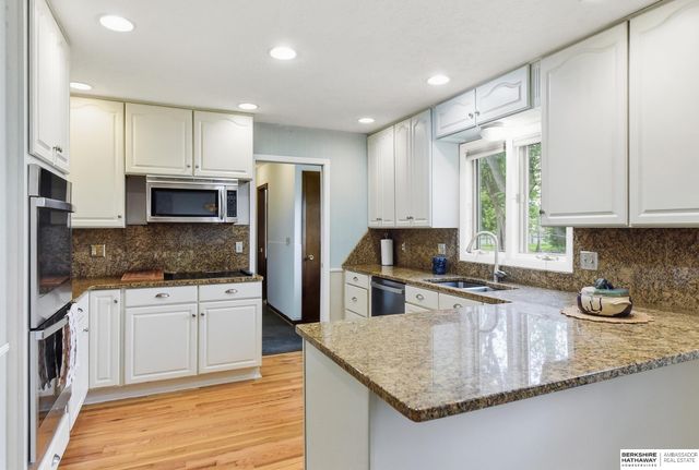 10930 Fowler Avenue, Omaha, NE 68164