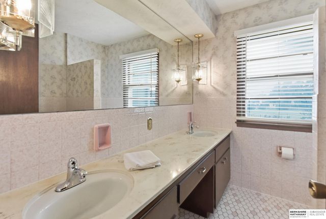 10930 Fowler Avenue, Omaha, NE 68164