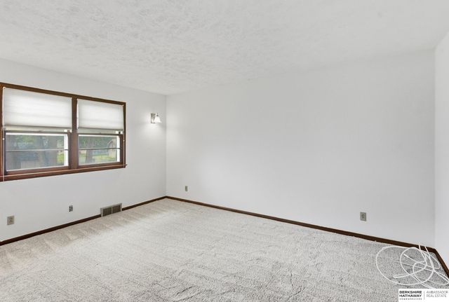 10930 Fowler Avenue, Omaha, NE 68164