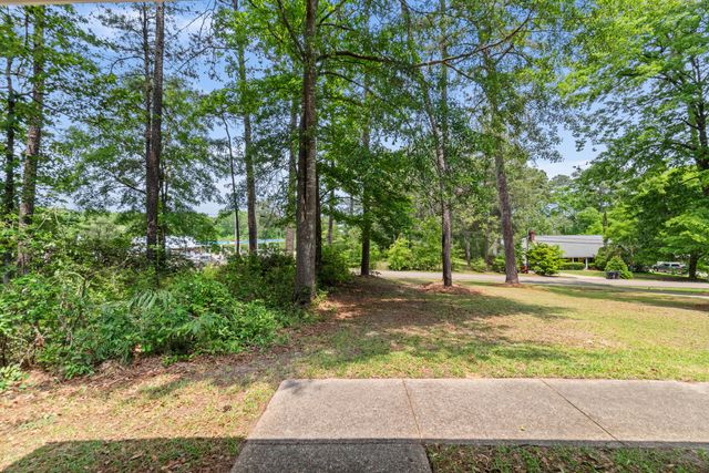 100 Baywood Dr., Hattiesburg, MS 39402