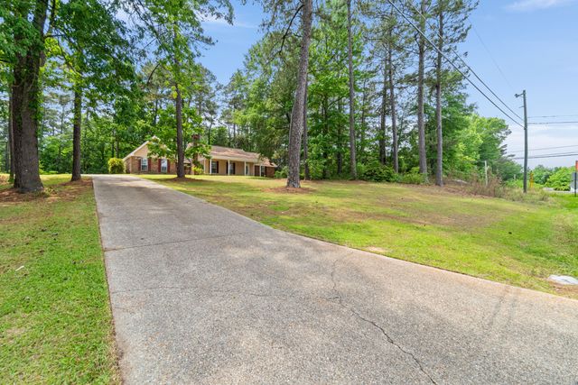 100 Baywood Dr., Hattiesburg, MS 39402