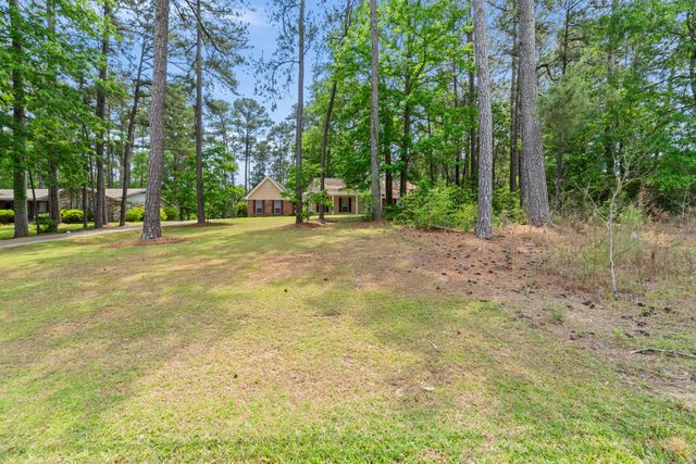 100 Baywood Dr., Hattiesburg, MS 39402
