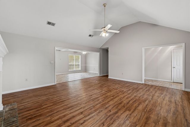 100 Baywood Dr., Hattiesburg, MS 39402