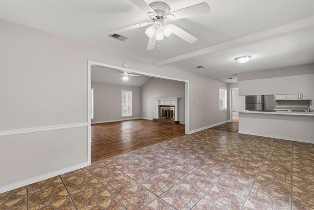 100 Baywood Dr., Hattiesburg, MS 39402