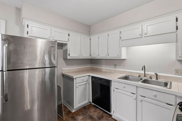 100 Baywood Dr., Hattiesburg, MS 39402