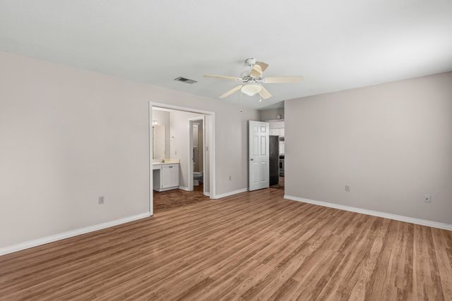 100 Baywood Dr., Hattiesburg, MS 39402