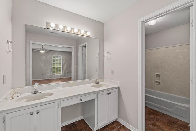 100 Baywood Dr., Hattiesburg, MS 39402