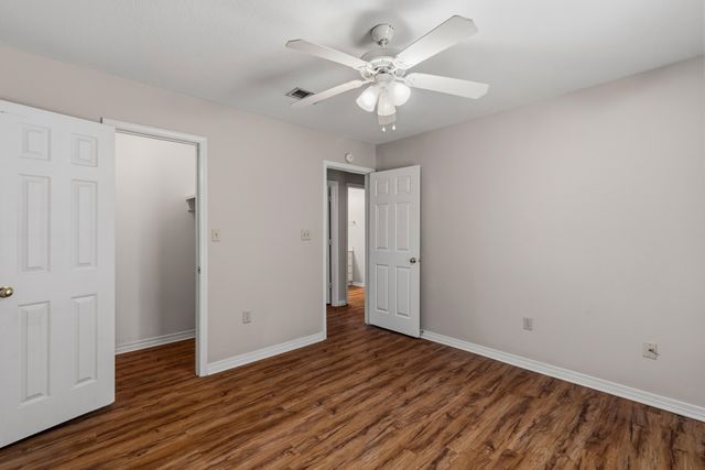 100 Baywood Dr., Hattiesburg, MS 39402