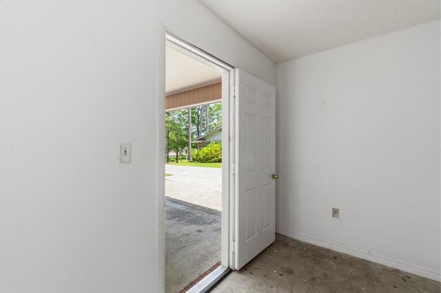 100 Baywood Dr., Hattiesburg, MS 39402
