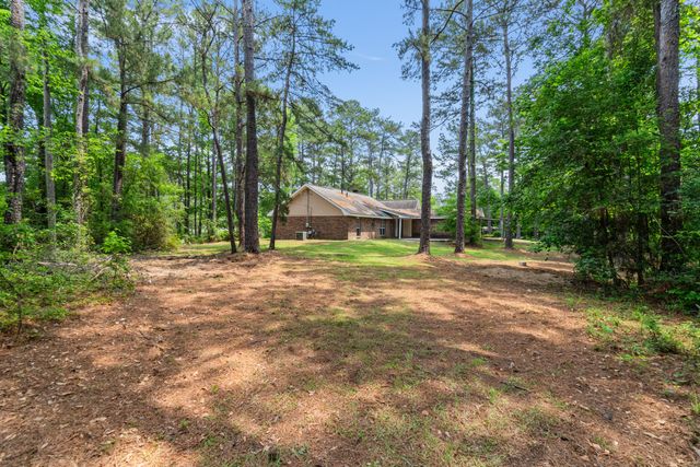100 Baywood Dr., Hattiesburg, MS 39402