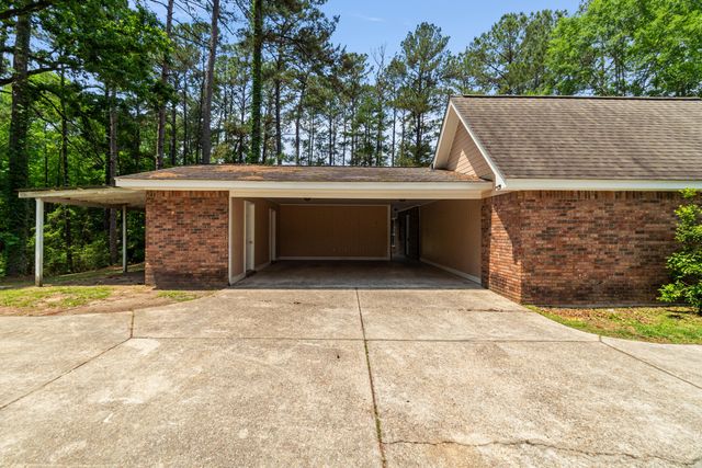 100 Baywood Dr., Hattiesburg, MS 39402