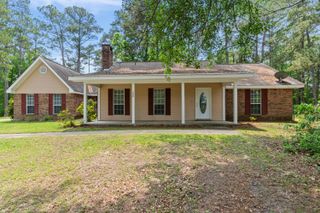 100 Baywood Dr., Hattiesburg, MS 39402