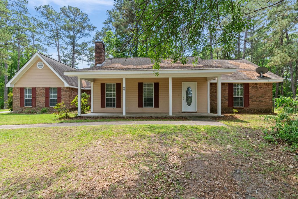 100 Baywood Dr., Hattiesburg, MS 39402