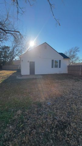 4001 E Vesta DR, Wichita, KS 67208