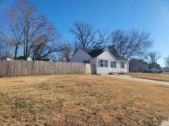 4001 E Vesta DR, Wichita, KS 67208