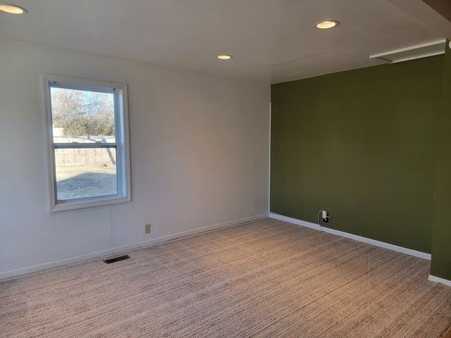 4001 E Vesta DR, Wichita, KS 67208