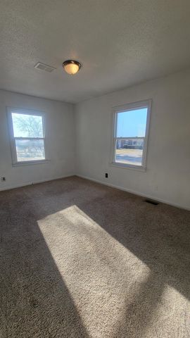 4001 E Vesta DR, Wichita, KS 67208