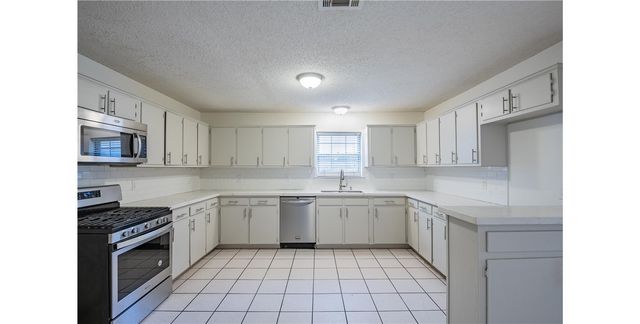 1017 Mill River Drive, Garland, TX 75043