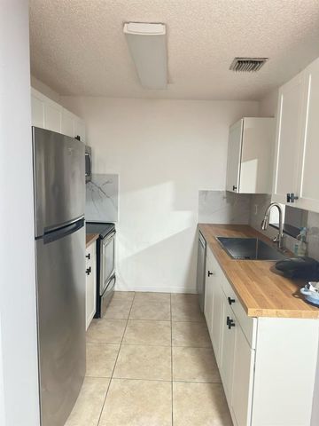 10625 NW 45th St 25, Coral Springs, FL 33065