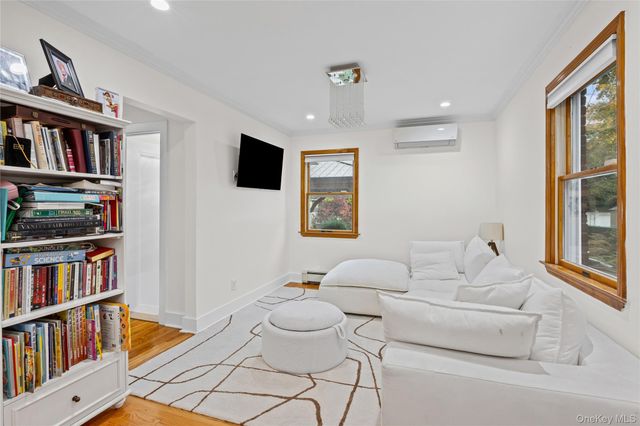 8 Willow Road, New Hyde Park, NY 11040