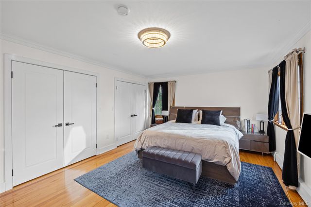 8 Willow Road, New Hyde Park, NY 11040