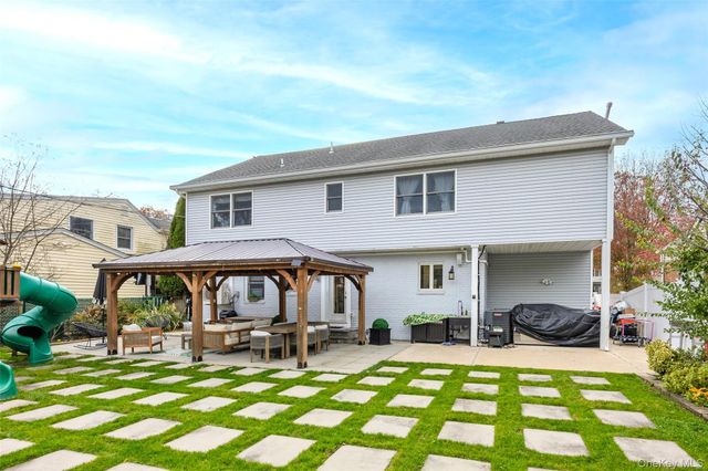 8 Willow Road, New Hyde Park, NY 11040