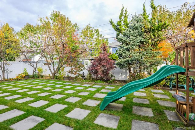 8 Willow Road, New Hyde Park, NY 11040