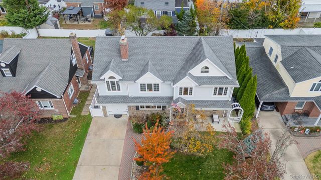 8 Willow Road, New Hyde Park, NY 11040