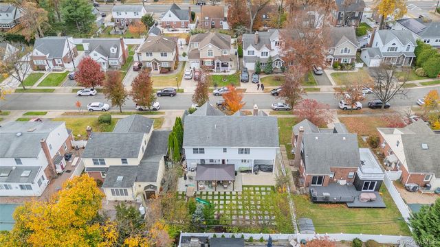 8 Willow Road, New Hyde Park, NY 11040