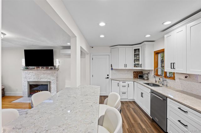 8 Willow Road, New Hyde Park, NY 11040