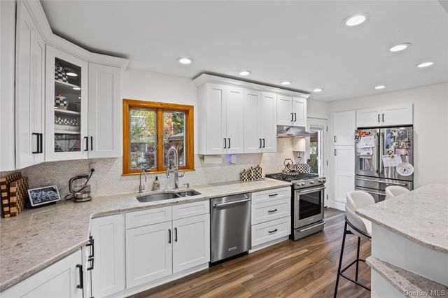 8 Willow Road, New Hyde Park, NY 11040