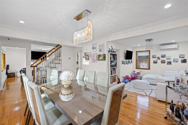 8 Willow Road, New Hyde Park, NY 11040