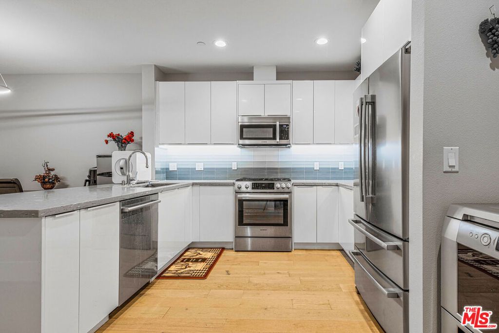 901 S Gramercy Drive 202, Los Angeles, CA 90019 — photo 5
