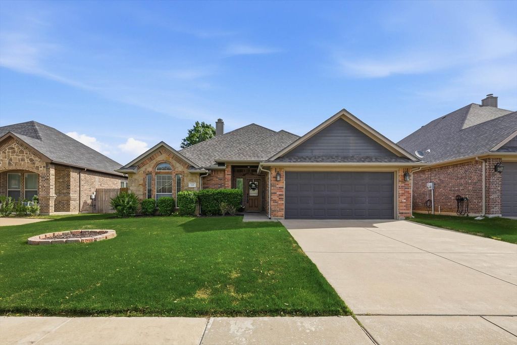 340 Merced Street, Burleson, TX 76028