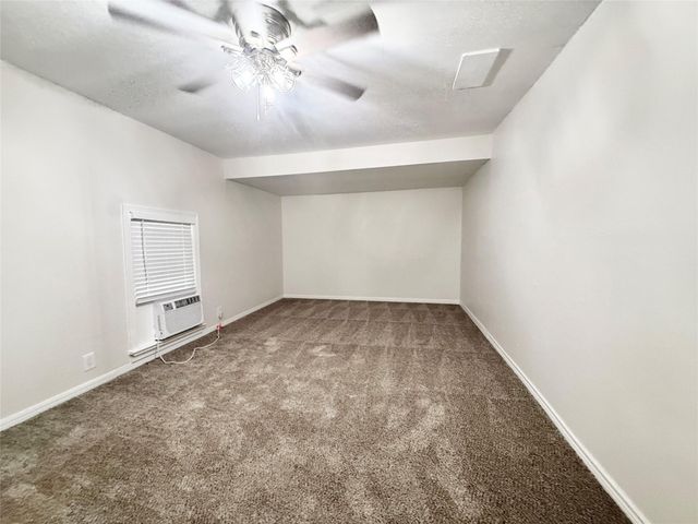 832 S Anderson Street, Angleton, TX 77515