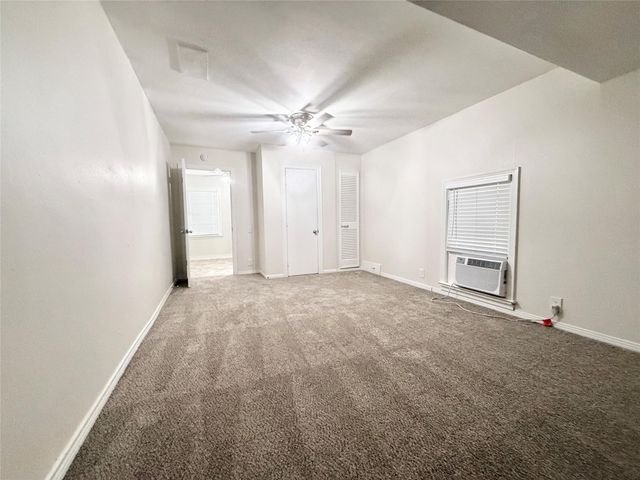 832 S Anderson Street, Angleton, TX 77515