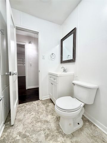 832 S Anderson Street, Angleton, TX 77515