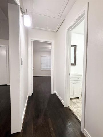 832 S Anderson Street, Angleton, TX 77515