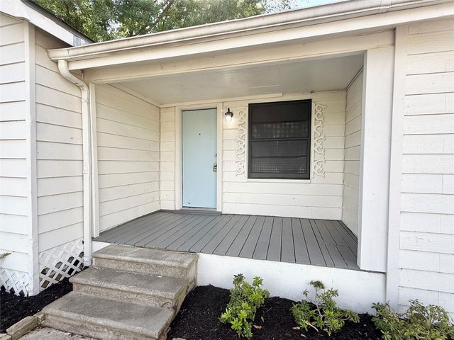 832 S Anderson Street, Angleton, TX 77515