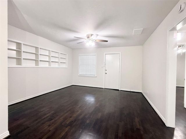 832 S Anderson Street, Angleton, TX 77515